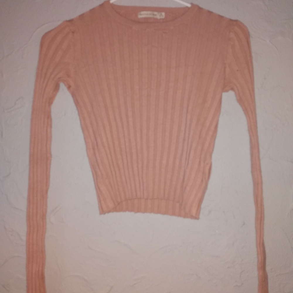 A Medium Bershka-knitwear kinda dark peach color